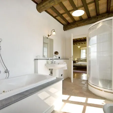 Petrognano Sleeps 11 Wifi