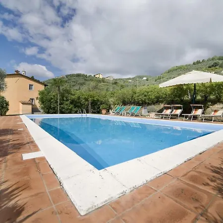Petrognano Sleeps 11 Wifi Petrognano (Lucca)