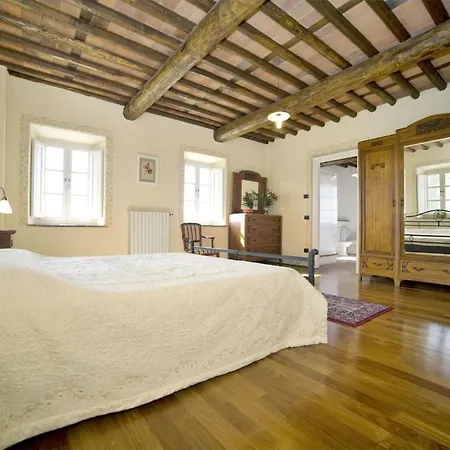 Petrognano Sleeps 11 Wifi