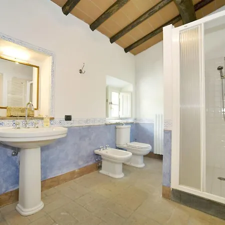 Petrognano Sleeps 11 Wifi Petrognano (Lucca)